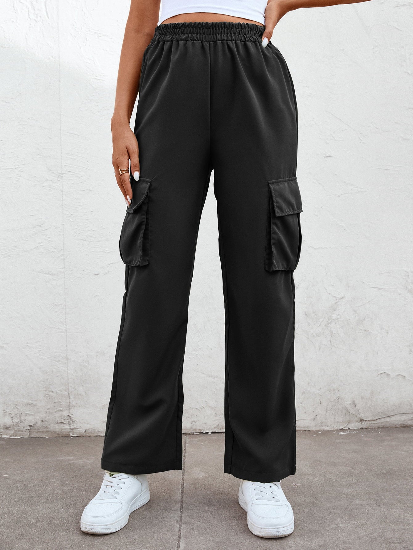 Women’s Elastic Waist Straight Leg Cargo Pants