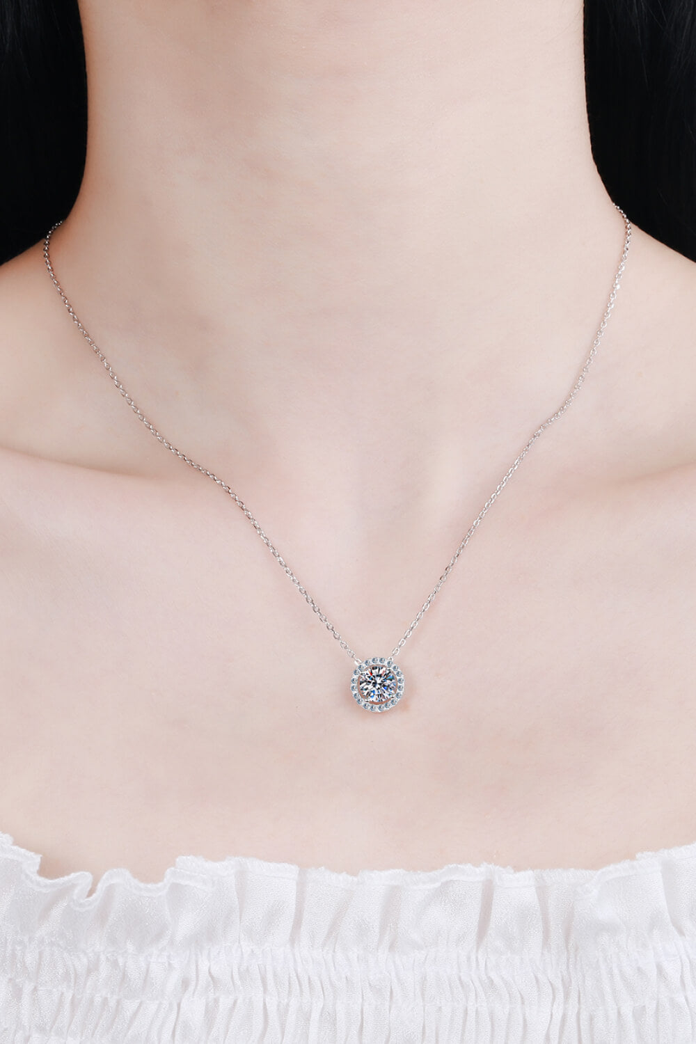 Women’s 1 Carat Moissanite Round Pendant Chain Necklace