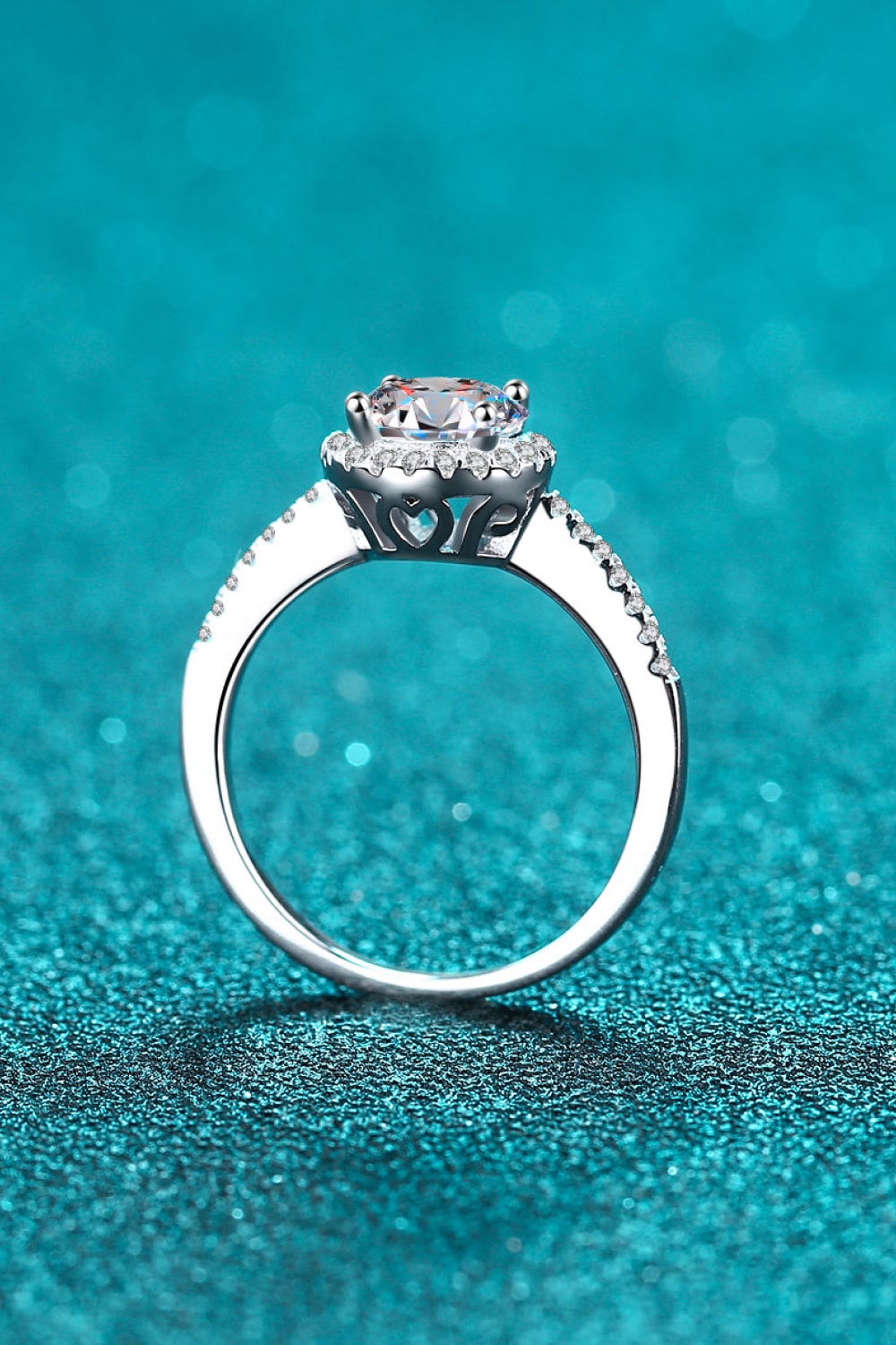 Women’s Ready To Flaunt Moissanite Ring