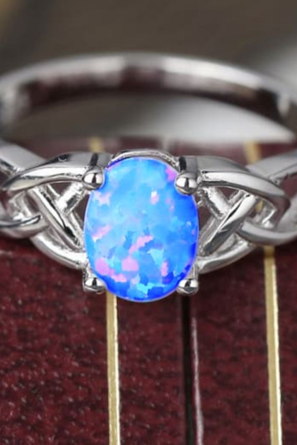 Women’s Crisscross 4-Prong Opal Ring