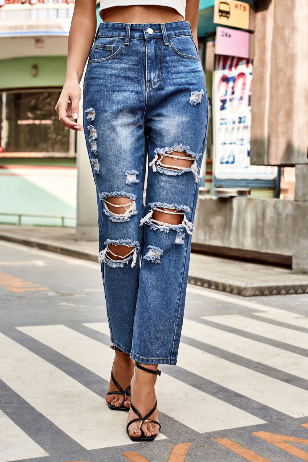 Women’s Distressed Buttoned Jeans with Pockets