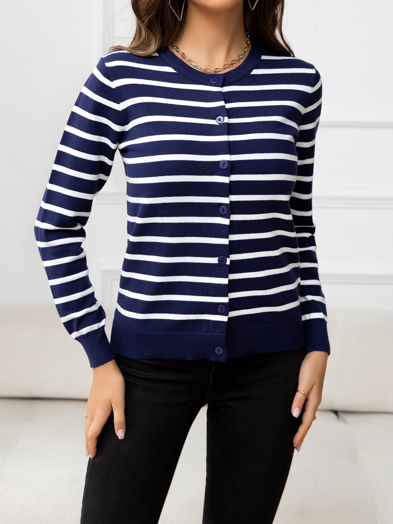 Women’s Striped Round Neck Long Sleeve Buttoned Knit Top