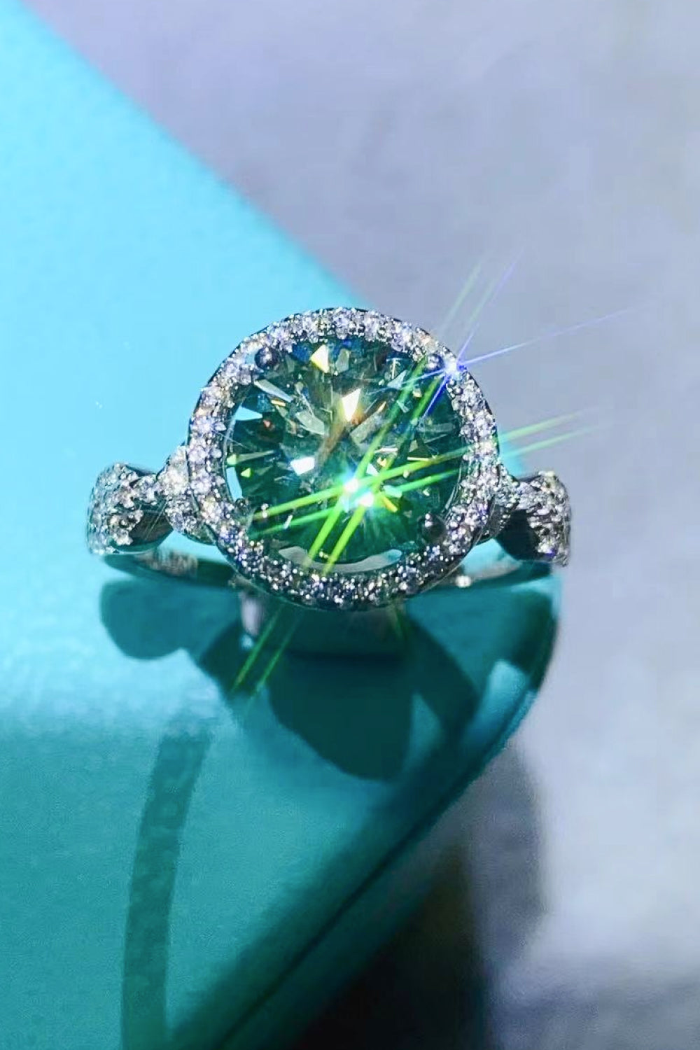 Women’s 2 Carat Moissanite Emerald Green Ring