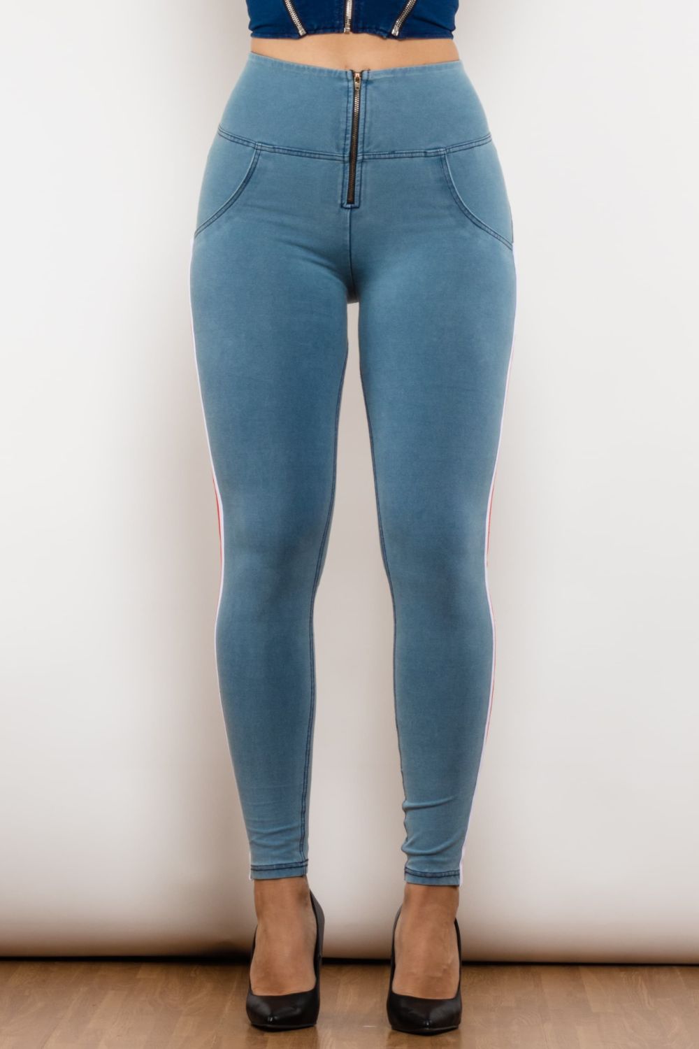 Women’s Side Stripe Contrast Zip Closure Skinny Jeans