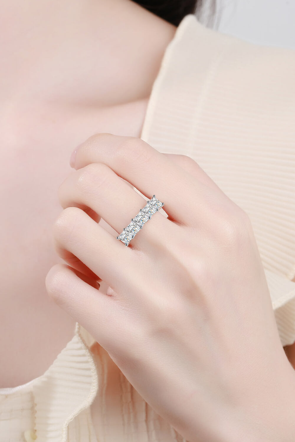 Women’s Romantic Surprise 2 Carat Moissanite Rhodium-Plated Ring