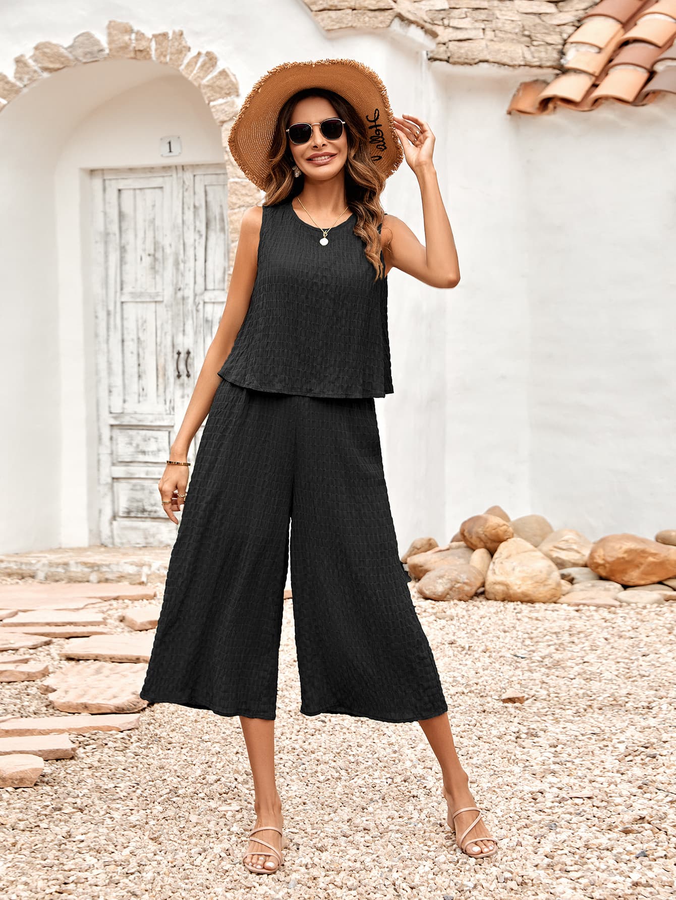 Women’s Textured Round Neck Sleeveless Wide Leg Jumpsuit