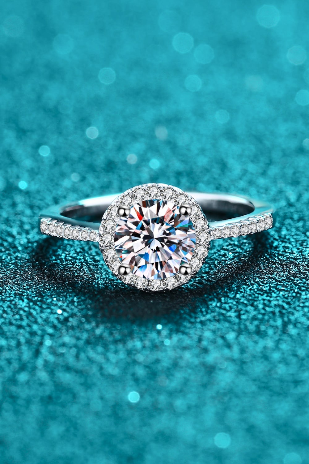 Women’s Ready To Flaunt Moissanite Ring