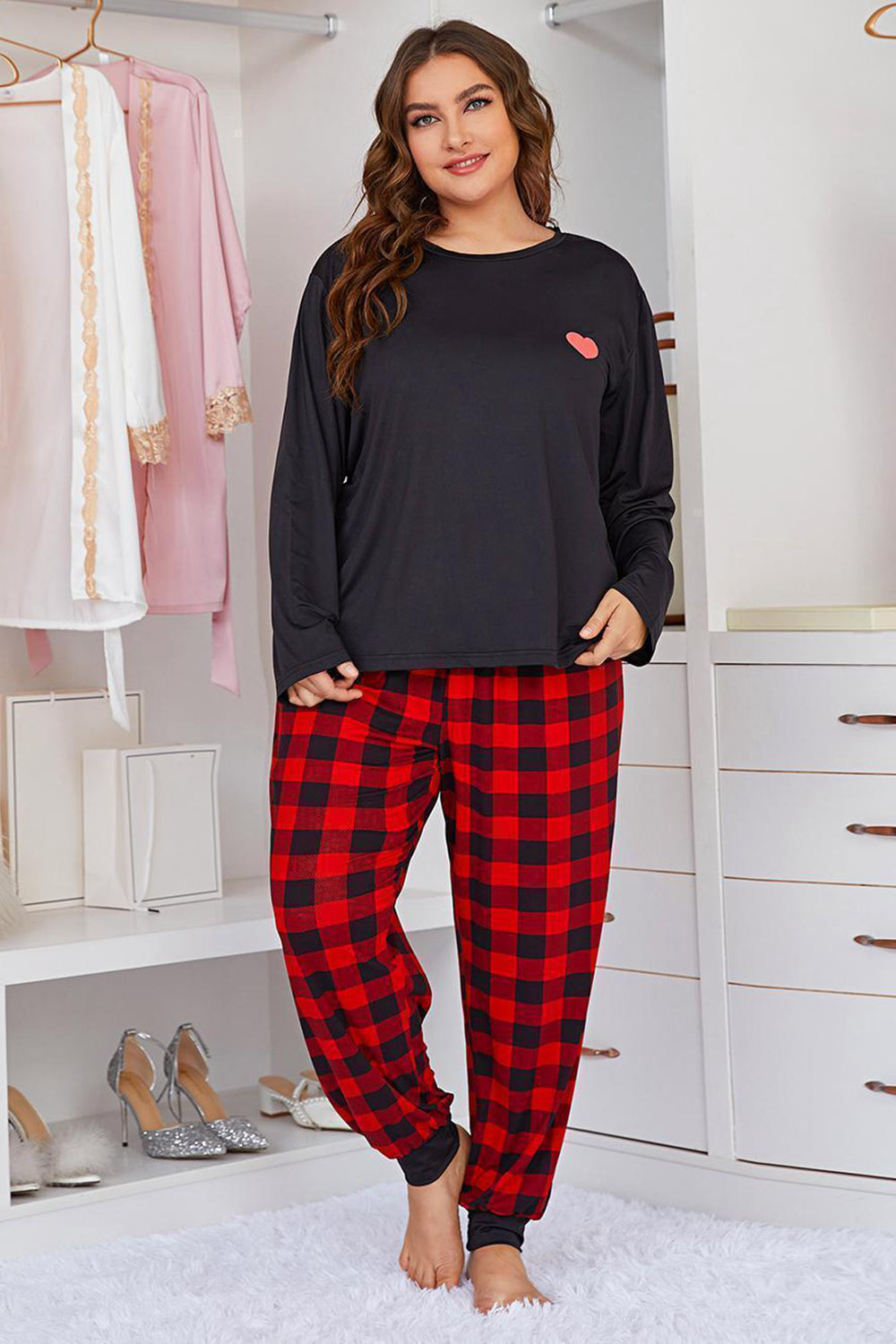 Women’s Plus Size Heart Graphic Top and Plaid Joggers Lounge Set