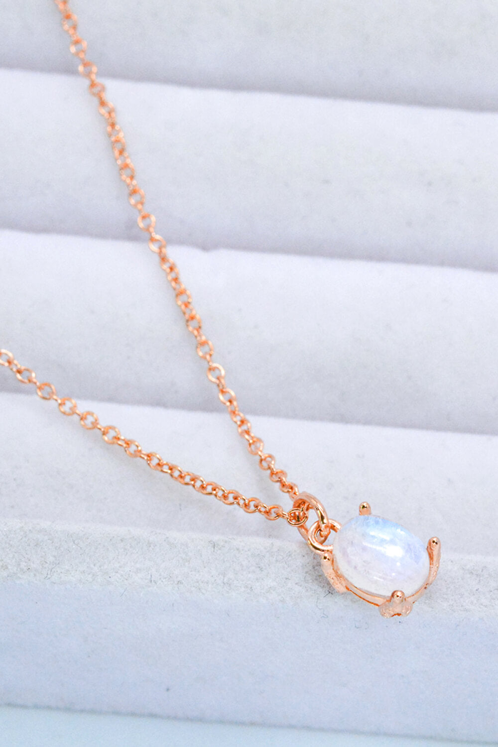 Women’s Natural 4-Prong Pendant Moonstone Necklace