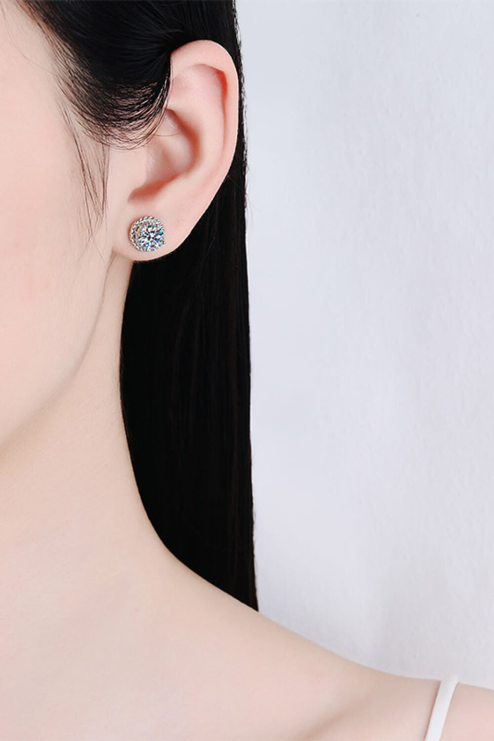 Women’s 1 Carat Moissanite Rhodium-Plated Round Stud Earrings