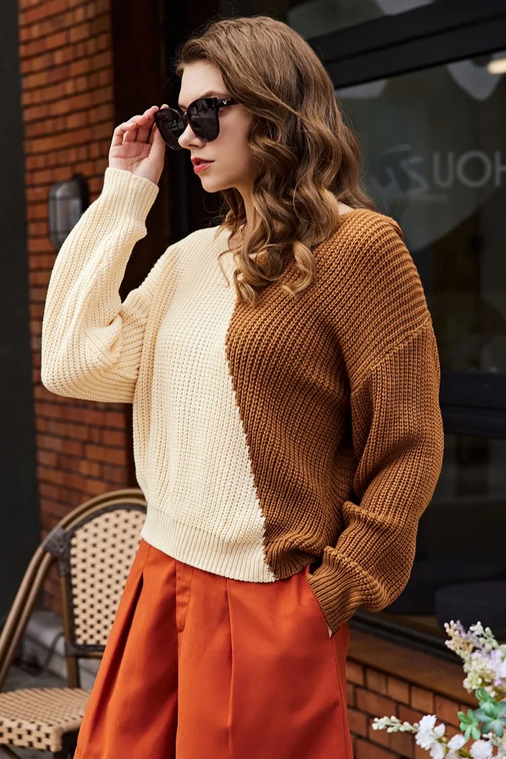 Women’s Two-Tone V-Neck Twisted Sweater