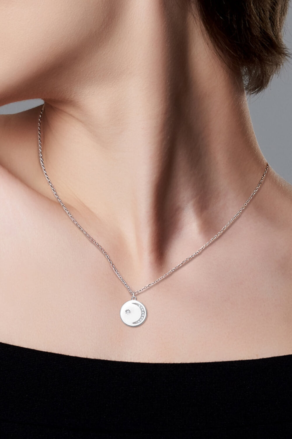 Women’s Moissanite Round Pendant Necklace