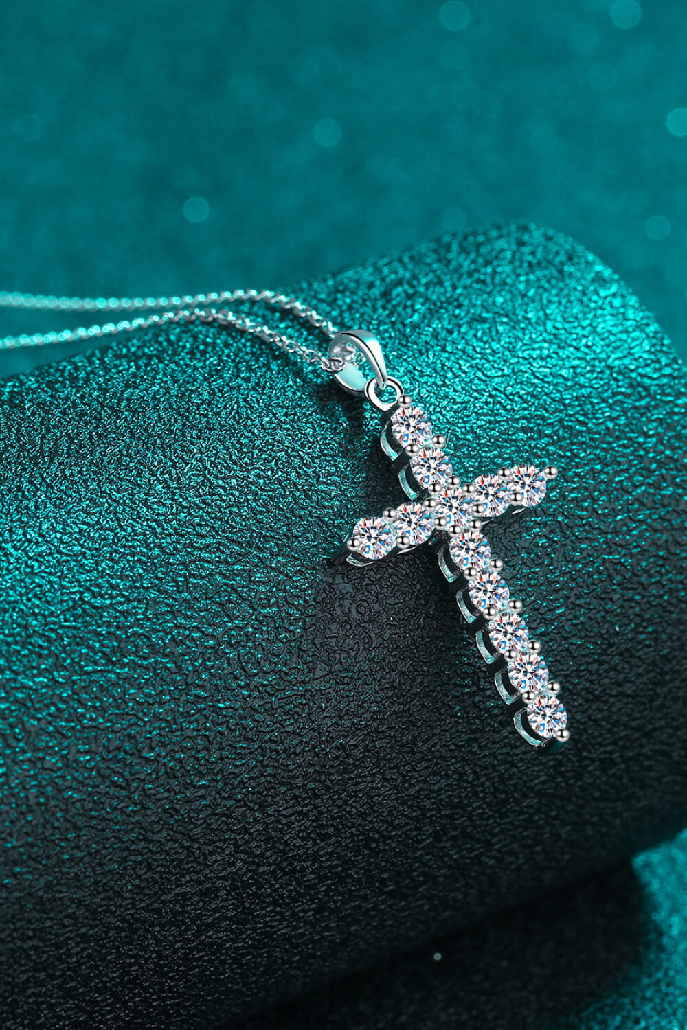 Women’s Moissanite Cross Pendant Chain Necklace