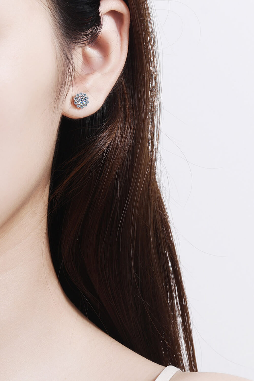 Women’s Moissanite Floral-Shaped Stud Earrings