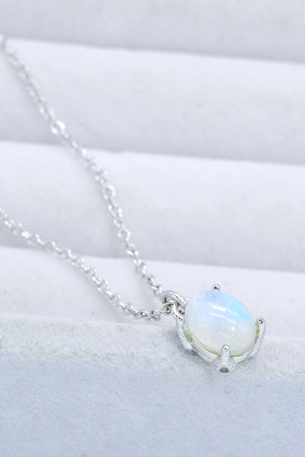 Women’s Natural 4-Prong Pendant Moonstone Necklace