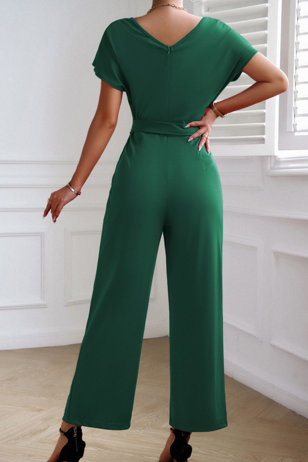 Women’s Tie Waist V-Neck Short Sleeve Jumpsuit