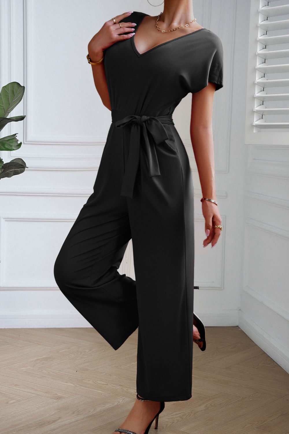 Women’s Tie Waist V-Neck Short Sleeve Jumpsuit