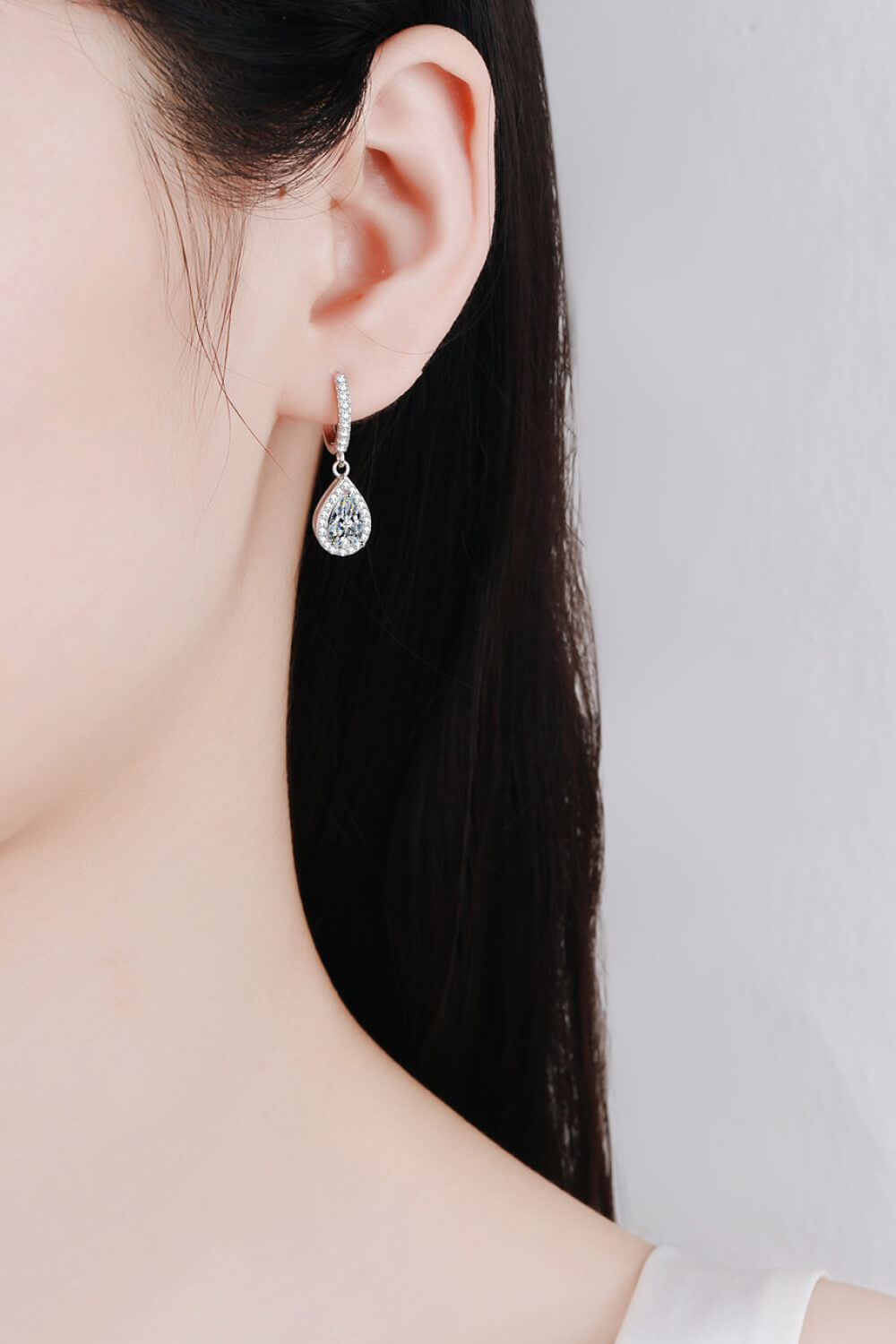 Women’s Moissanite Teardrop Earrings