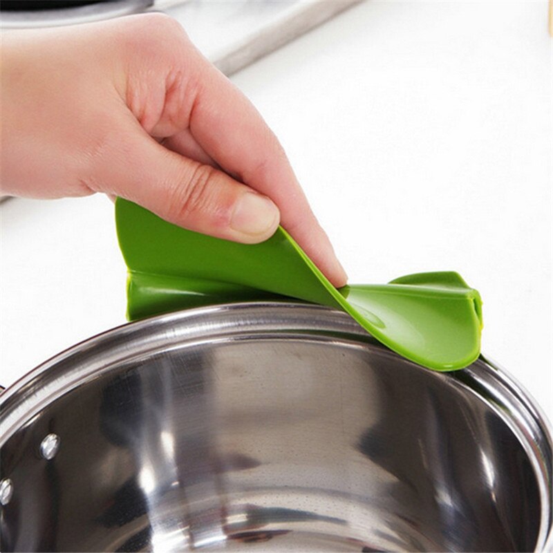 Kitchen Silicone Pour Spout  Anti-Spill  Pot Clip On Size Length 12cm