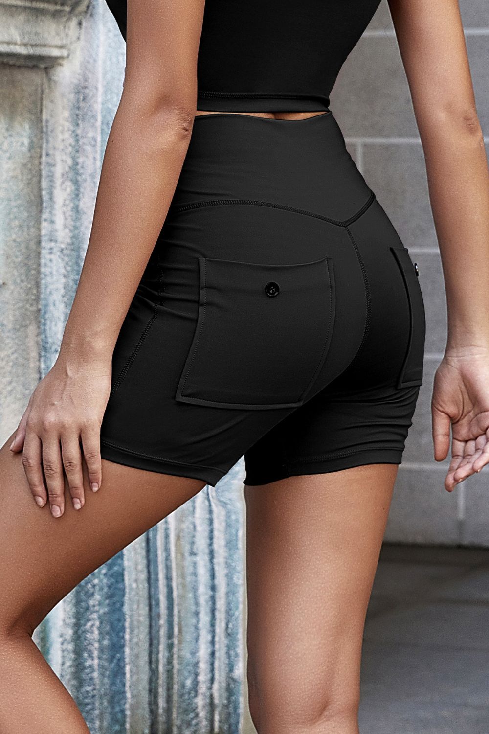 Women’s Exposed Seam Decorative Button Yoga Shorts