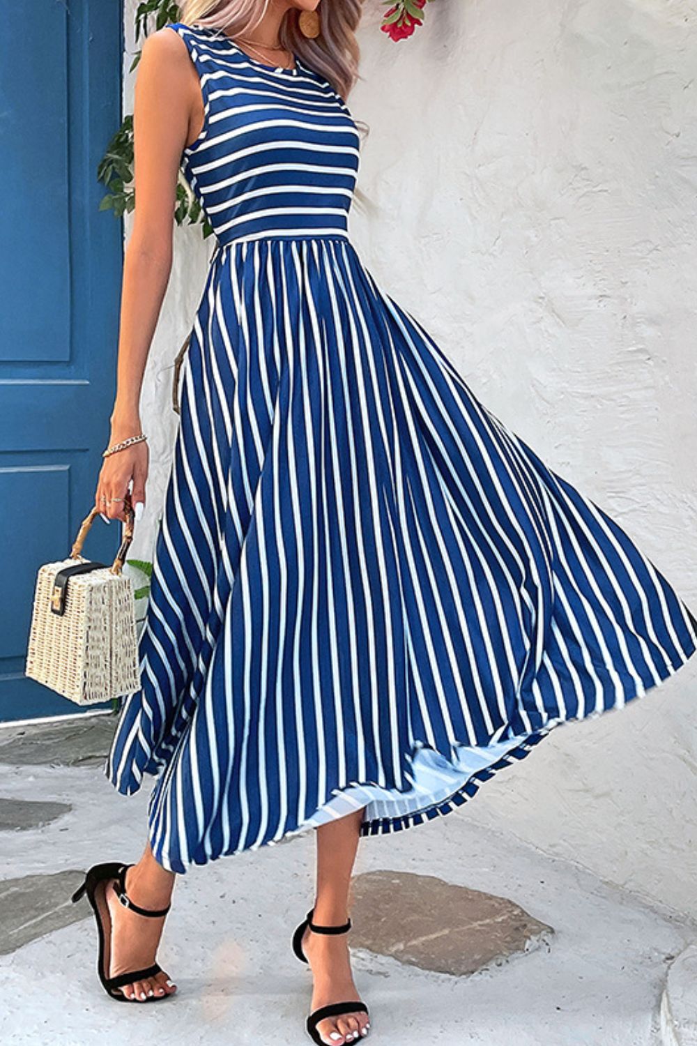 Women’s Striped Round Neck Sleeveless Dress with Pockets