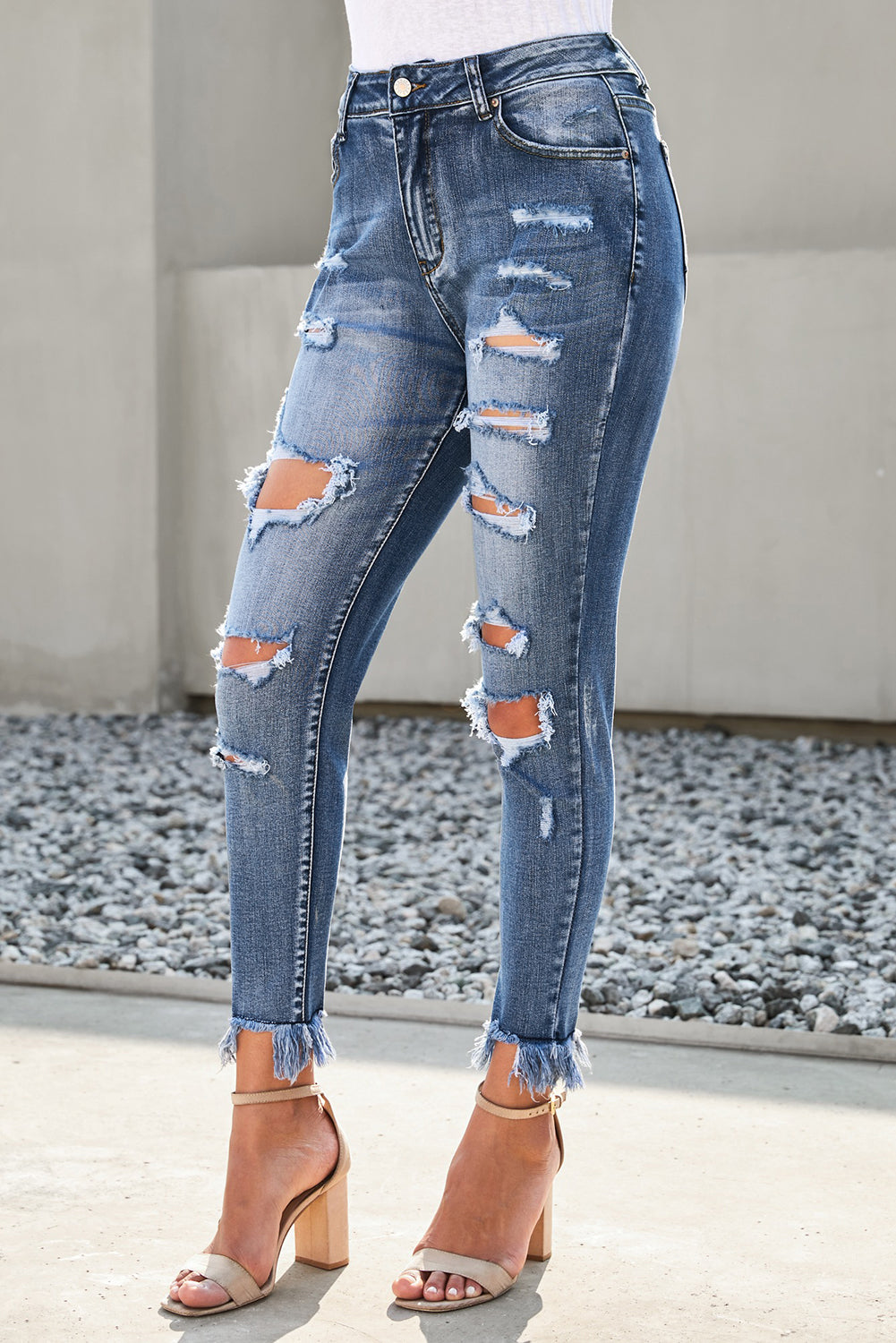 Women’s Distressed Frayed Hem Cropped Jeans