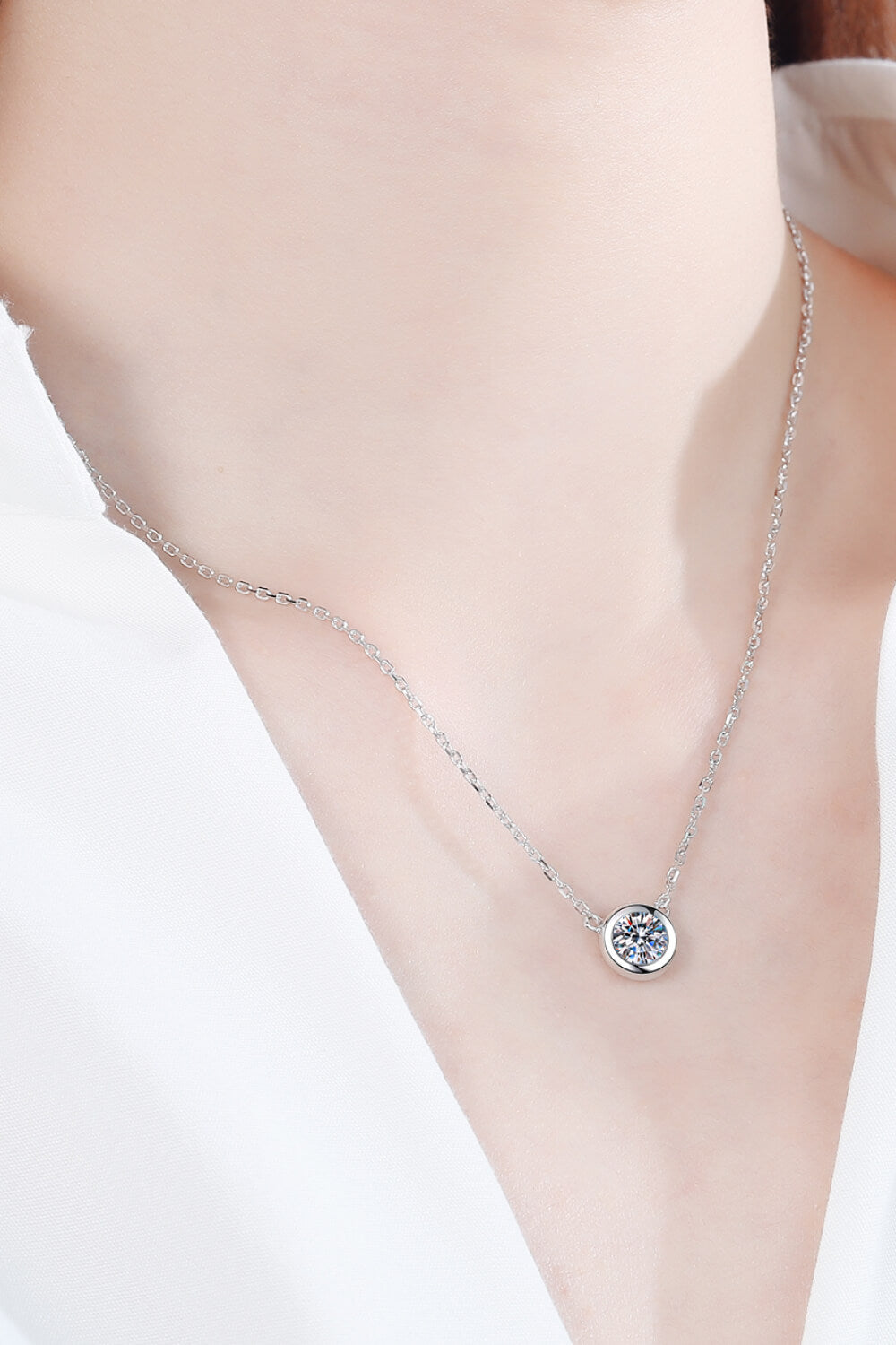 Women’s Moissanite Round Pendant Chain Necklace