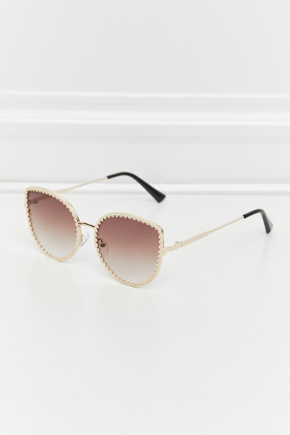 Women’s Full Rim Metal Frame Sunglasses