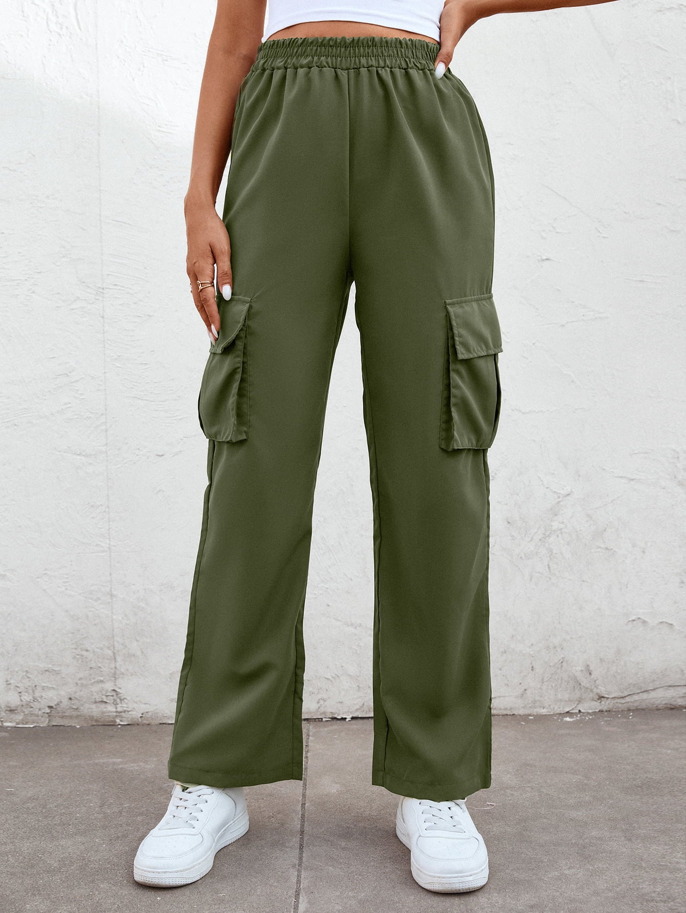 Women’s Elastic Waist Straight Leg Cargo Pants