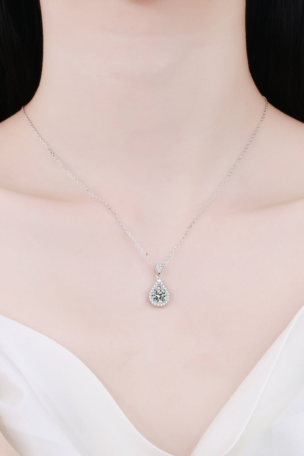 Women’s 1 Carat Moissanite Teardrop Pendant Chain Necklace