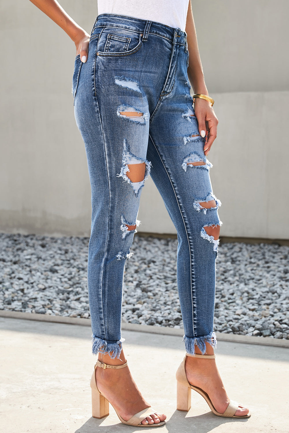 Women’s Distressed Frayed Hem Cropped Jeans