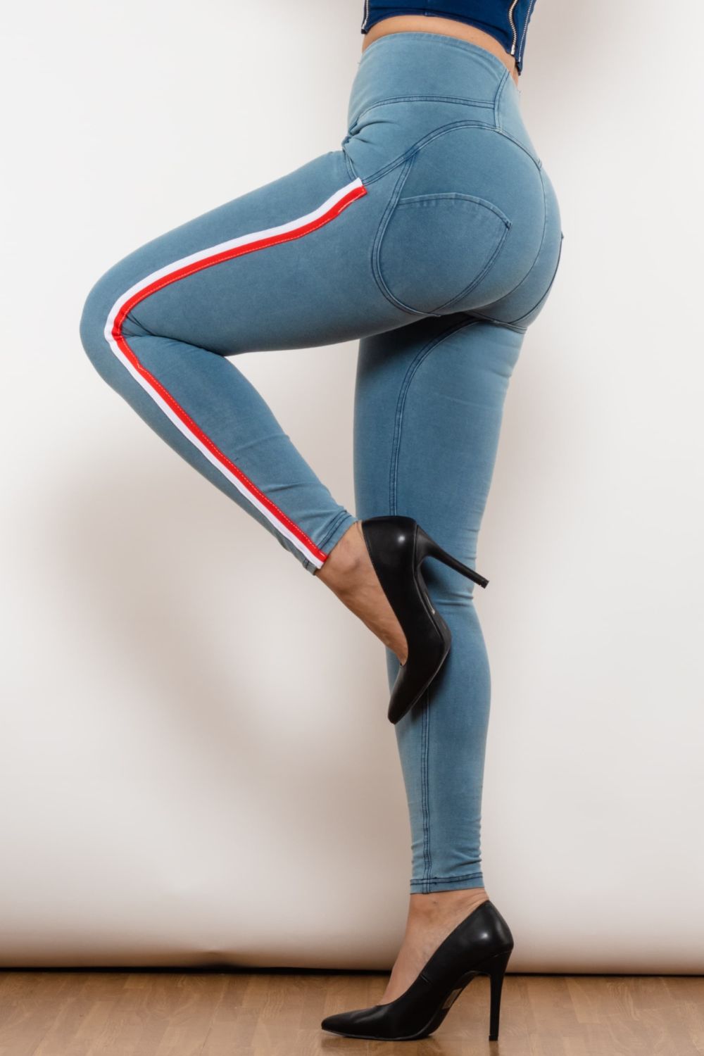 Women’s Side Stripe Contrast Zip Closure Skinny Jeans