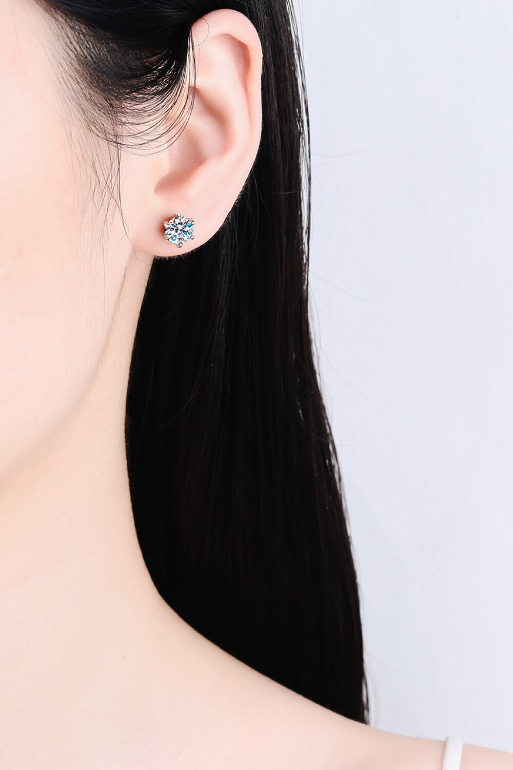 Women’s Inlaid Moissanite Stud Earrings